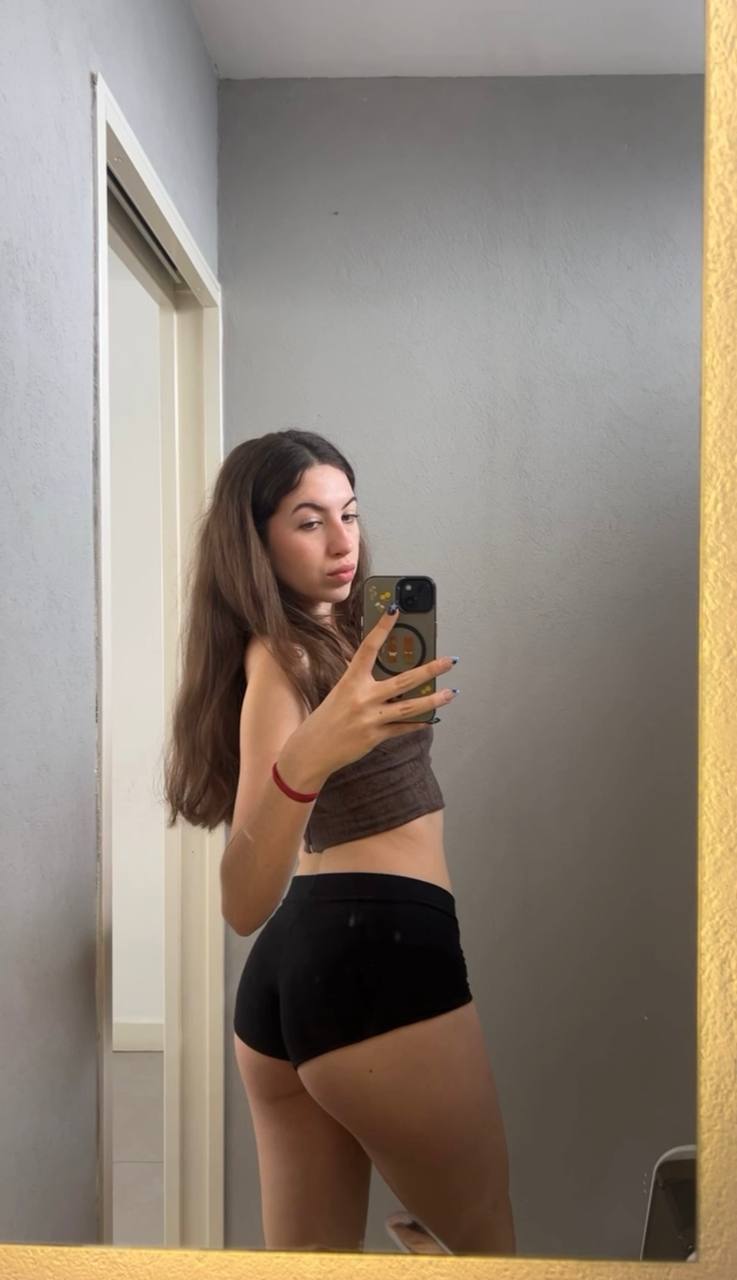 Amber in her underwear in Tiruppur