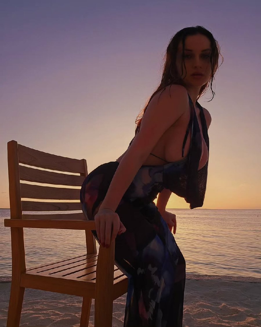 Sexy girl Miranda Faith nude in Tiruppur