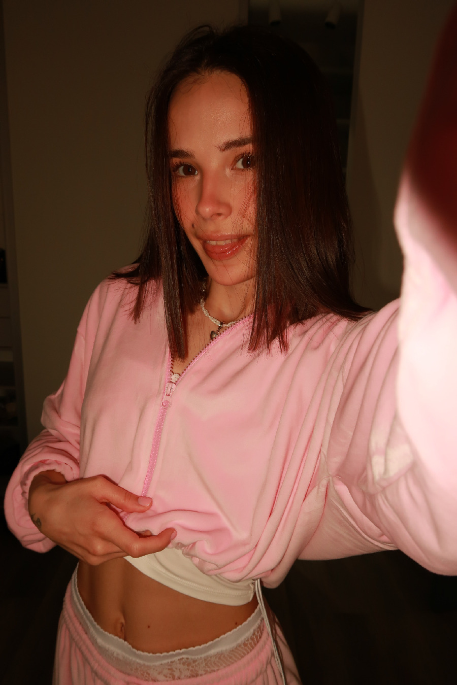 Tina brings the glow — live moments in Tiruppur